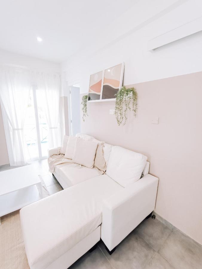 Shelter Next To The Beach ลาร์นาคา ภายนอก รูปภาพ