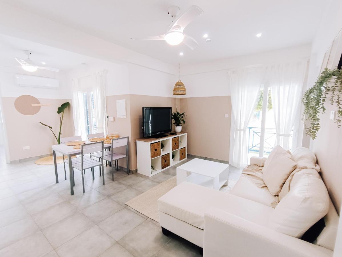 Shelter Next To The Beach ลาร์นาคา ภายนอก รูปภาพ
